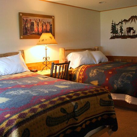 Saratoga Hot Springs Resort Room photo